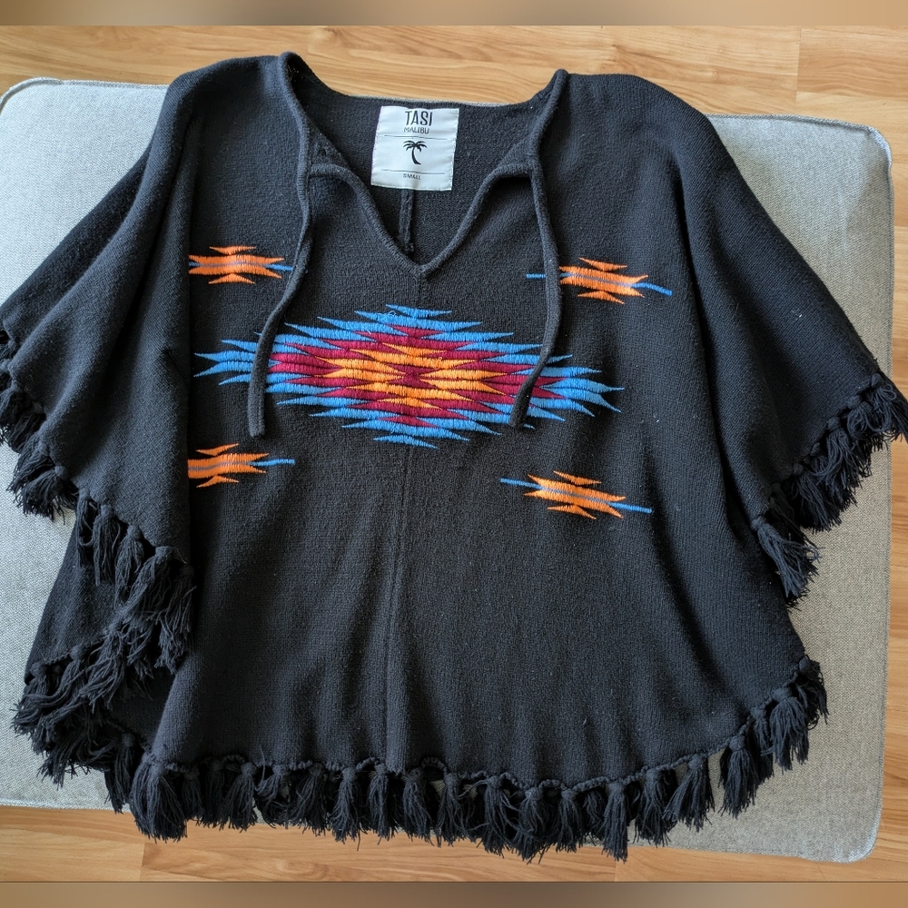 Tasi Malibu Black Poncho Size Small - Women's